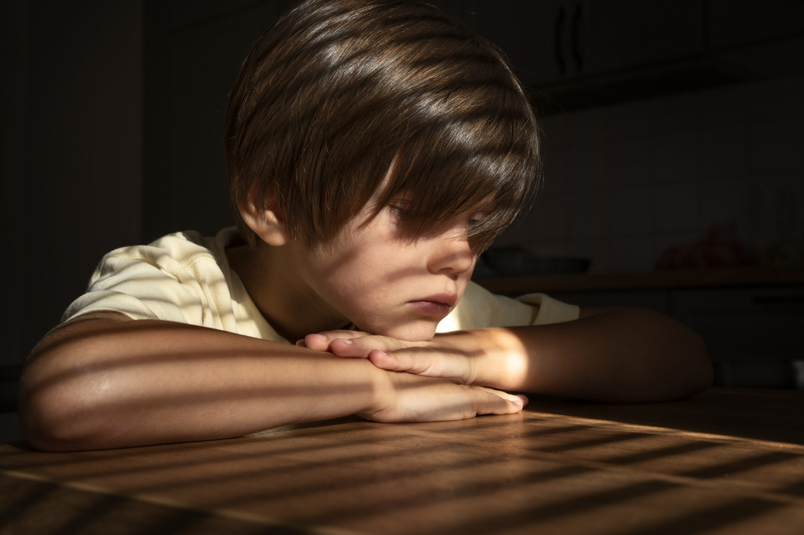 Como os Traumas da Infância Afetam Sua Vida Adulta